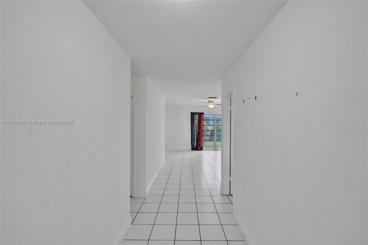 7200 E Tropical Way, Plantation, FL 33317 Photo