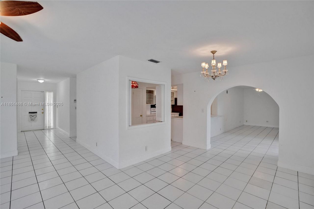 7200 E Tropical Way, Plantation, FL 33317 Photo