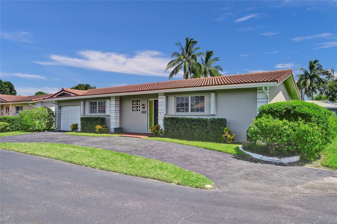7200 E Tropical Way, Plantation, FL 33317 Photo