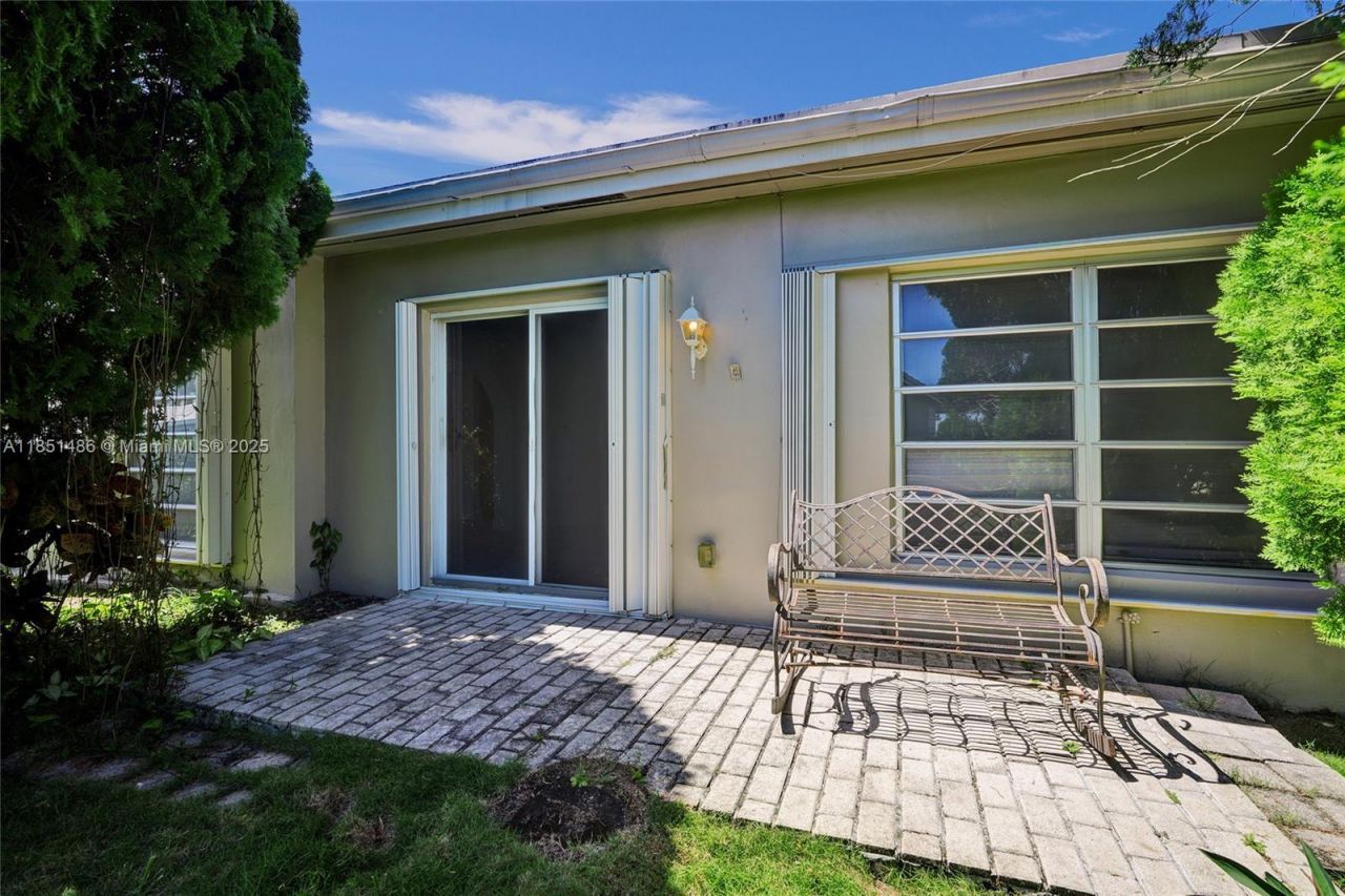 7200 E Tropical Way, Plantation, FL 33317 Photo