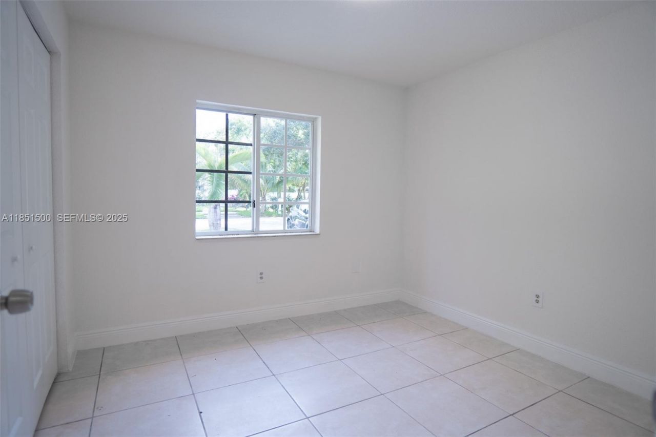 15650 NW 39th Ct, Unit 15650, Miami Gardens, FL 33054 Photo