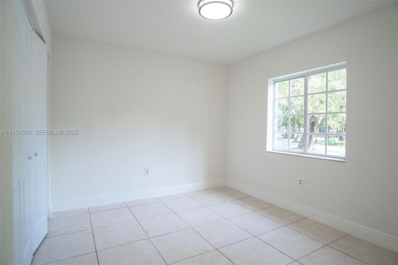 15650 NW 39th Ct, Unit 15650, Miami Gardens, FL 33054 Photo