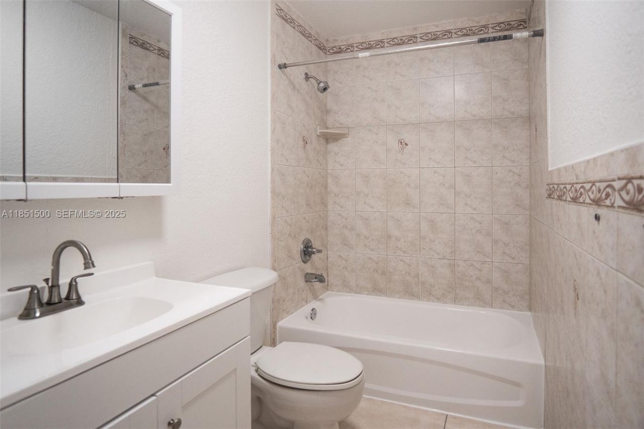 15650 NW 39th Ct, Unit 15650, Miami Gardens, FL 33054 Photo