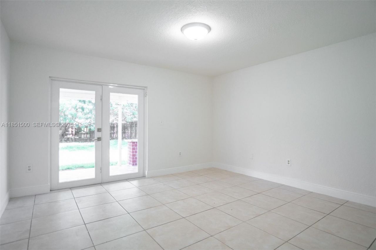 15650 NW 39th Ct, Unit 15650, Miami Gardens, FL 33054 Photo