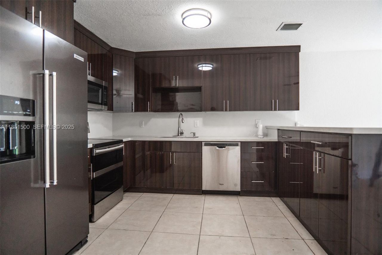 15650 NW 39th Ct, Unit 15650, Miami Gardens, FL 33054 Photo