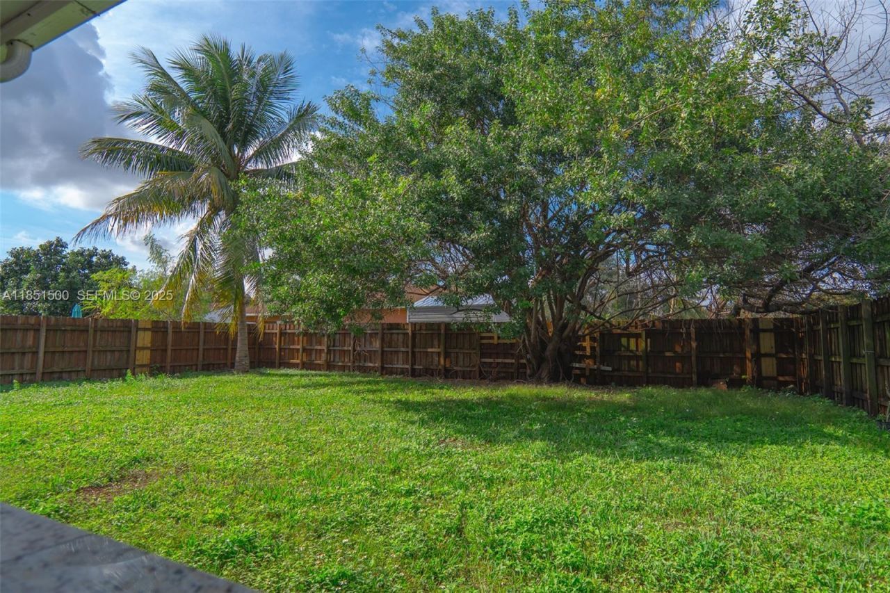 15650 NW 39th Ct, Unit 15650, Miami Gardens, FL 33054 Photo