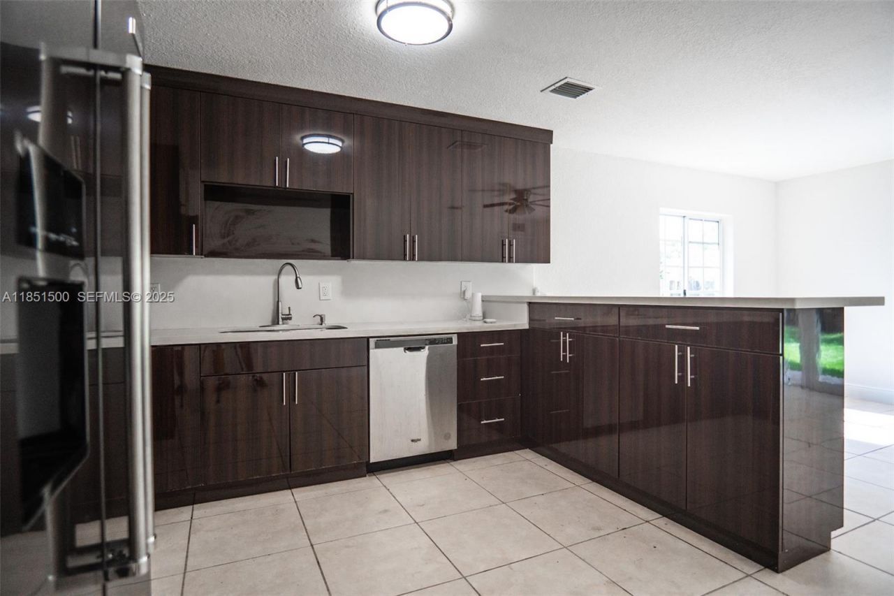 15650 NW 39th Ct, Unit 15650, Miami Gardens, FL 33054 Photo