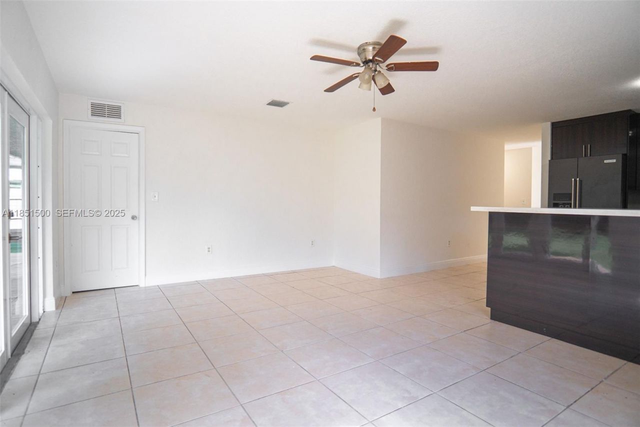 15650 NW 39th Ct, Unit 15650, Miami Gardens, FL 33054 Photo