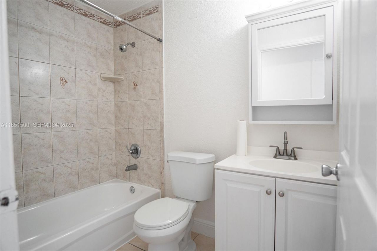 15650 NW 39th Ct, Unit 15650, Miami Gardens, FL 33054 Photo