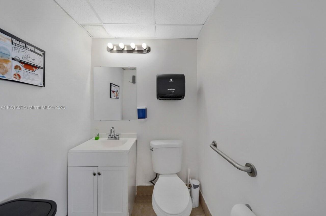 3401 SW 8th St, Miami, FL 33135 Photo