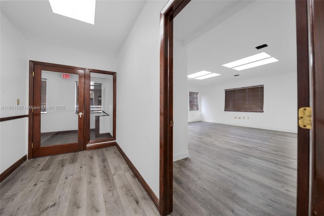 3465 SW 8th St, Unit 3474, Miami, FL 33135 Photo