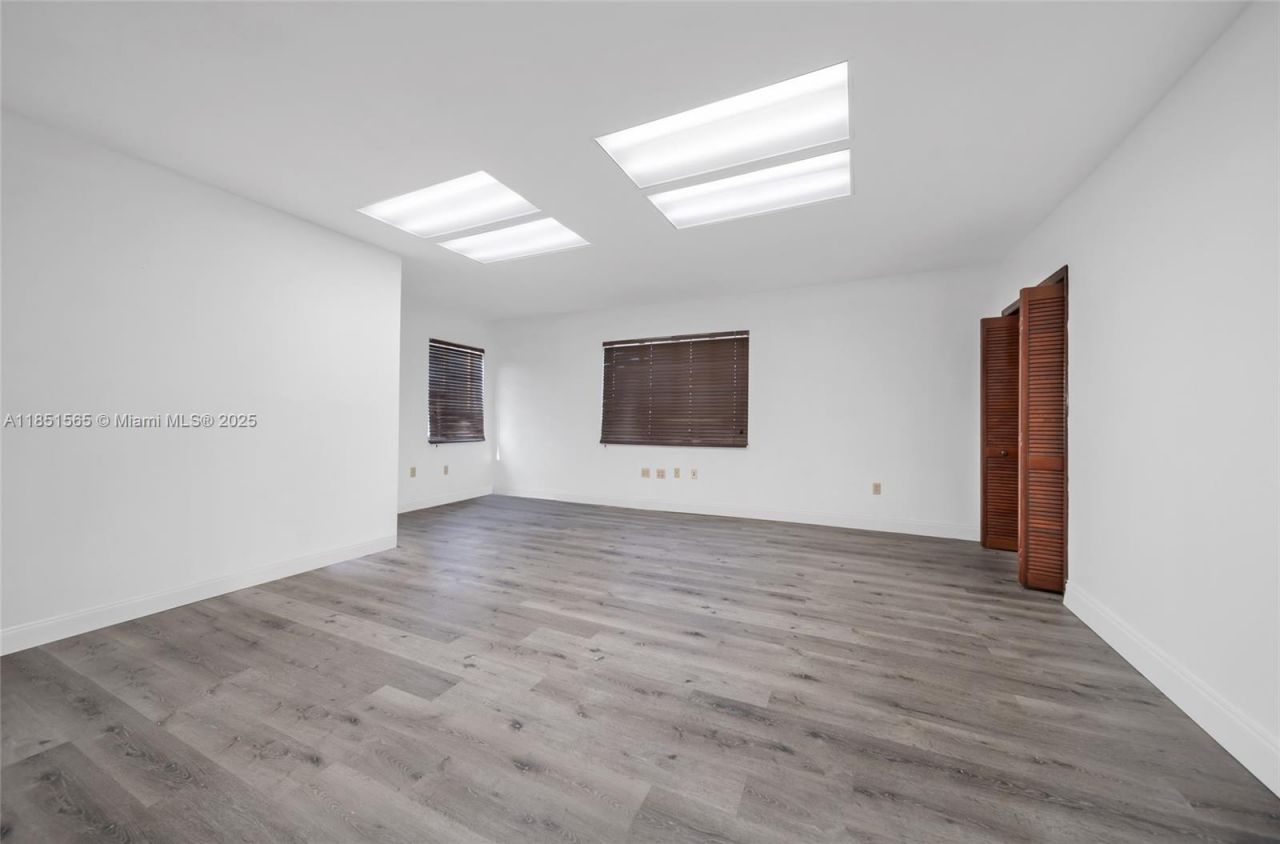 3465 SW 8th St, Unit 3474, Miami, FL 33135 Photo