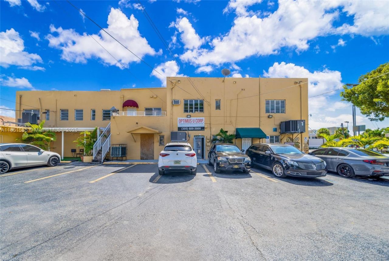 3465 SW 8th St, Unit 3474, Miami, FL 33135 Photo