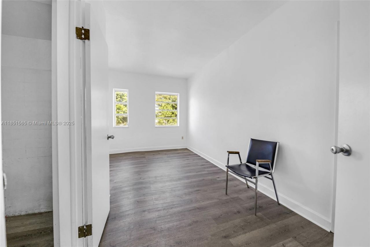 3465 SW 8th St, Unit 3474, Miami, FL 33135 Photo