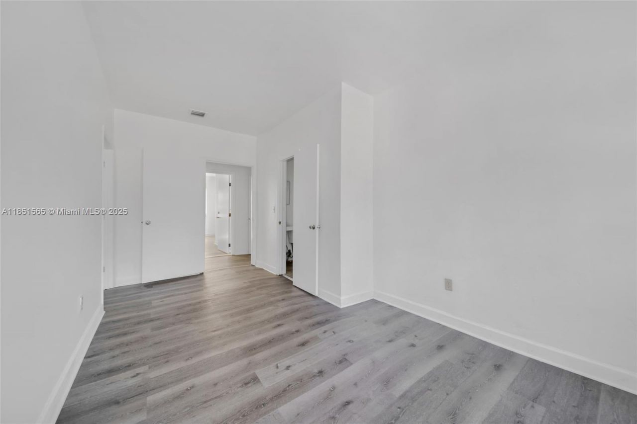 3465 SW 8th St, Unit 3474, Miami, FL 33135 Photo