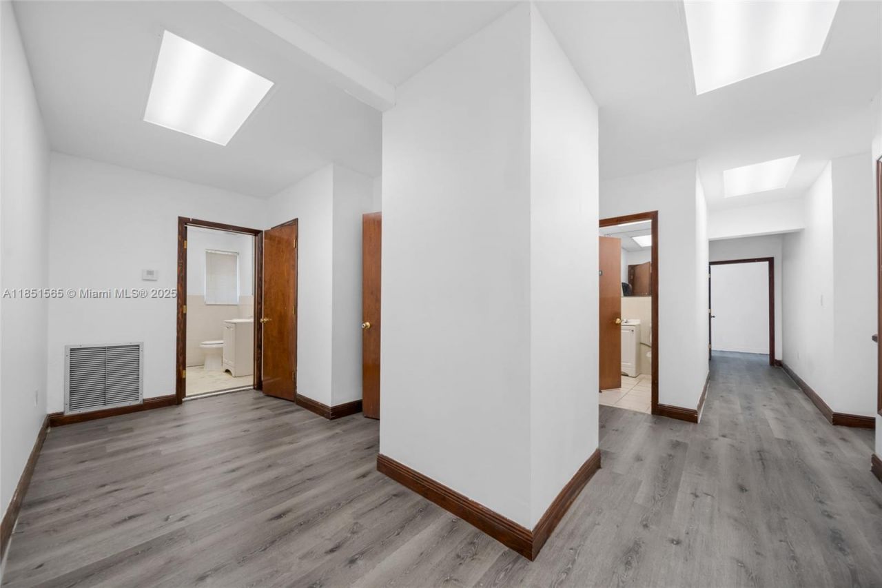 3465 SW 8th St, Unit 3474, Miami, FL 33135 Photo