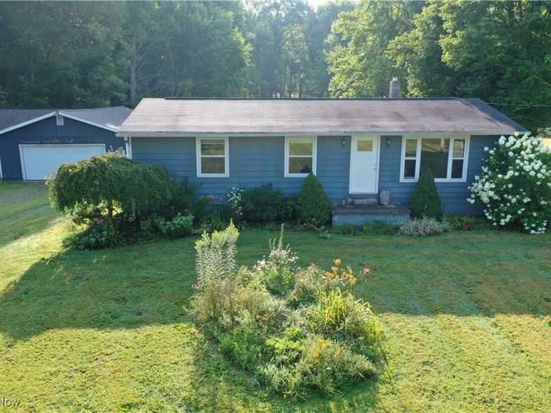 2693 Mahan Denman Road NW, Bristolville, OH 44402 Photo 2