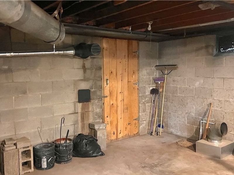 2693 Mahan Denman Road NW, Bristolville, OH 44402 Photo 23