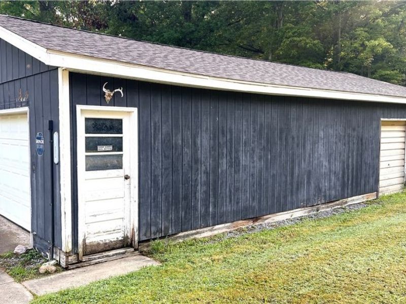 2693 Mahan Denman Road NW, Bristolville, OH 44402 Photo 9