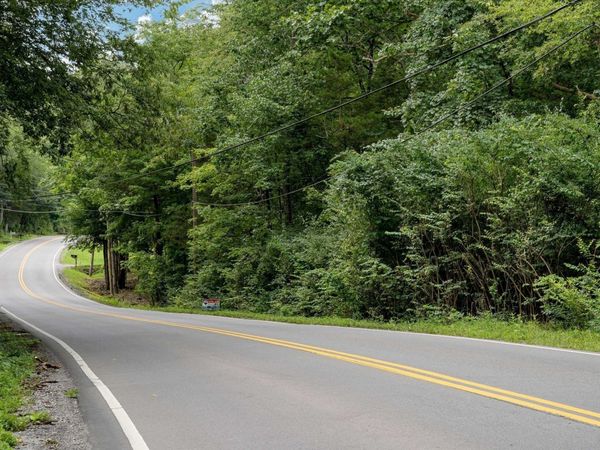 7677 Sawyer Brown Rd, Nashville, TN 37221