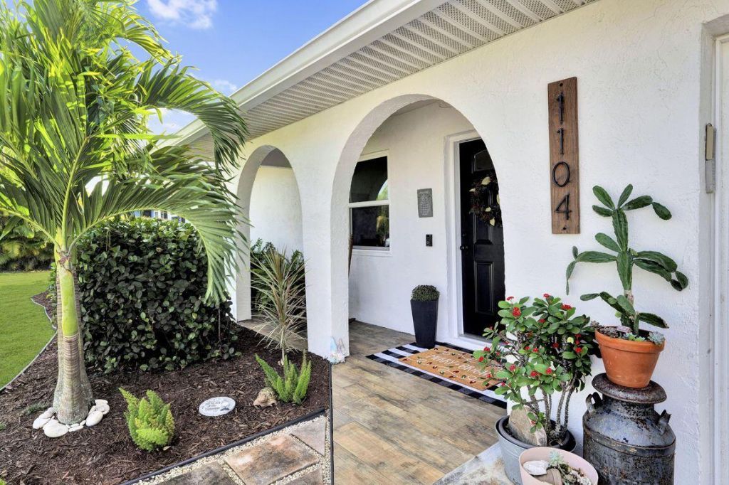 1104 NW 12th Terrace, Stuart, FL 34994 Photo