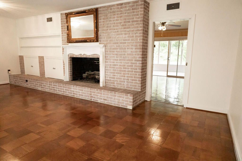 201 Overhill Drive Photo 4