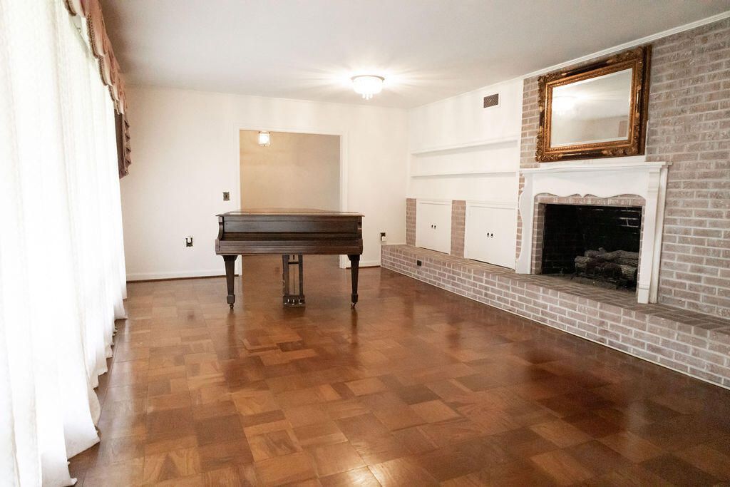 201 Overhill Drive Photo 5