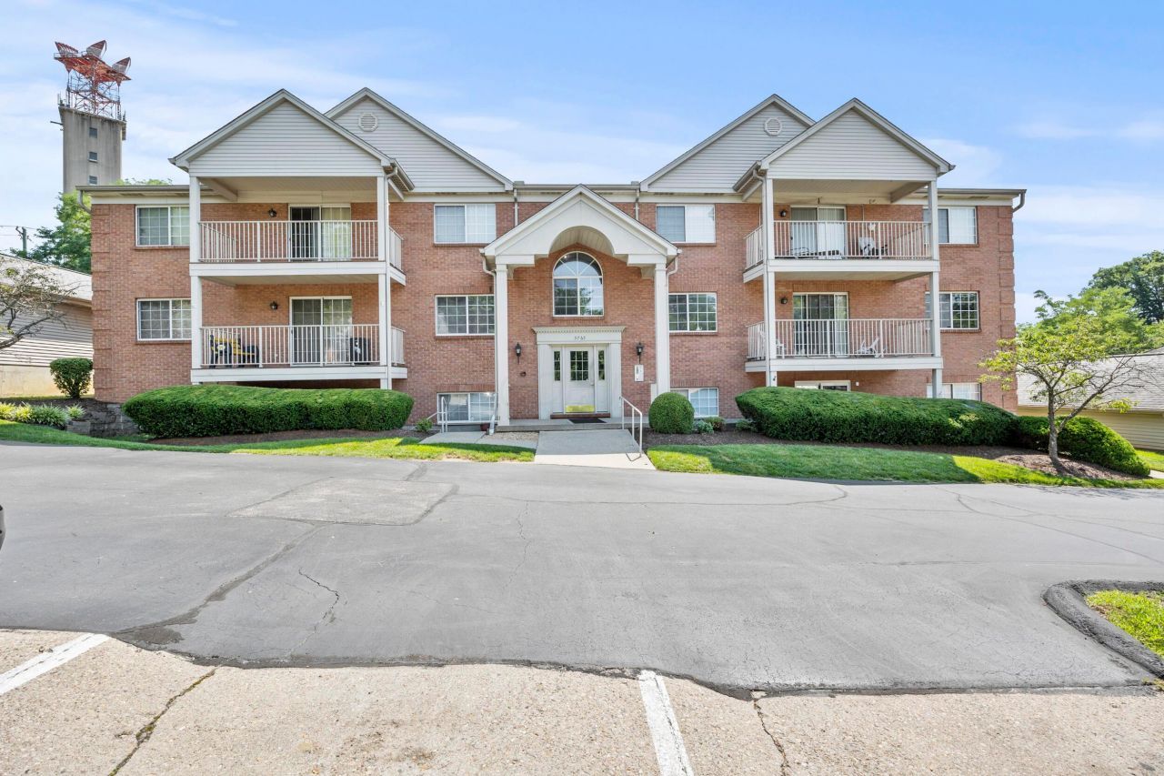 5765 Cheviot Road, Unit 5-2D, Cincinnati, OH 45247 Main Photo