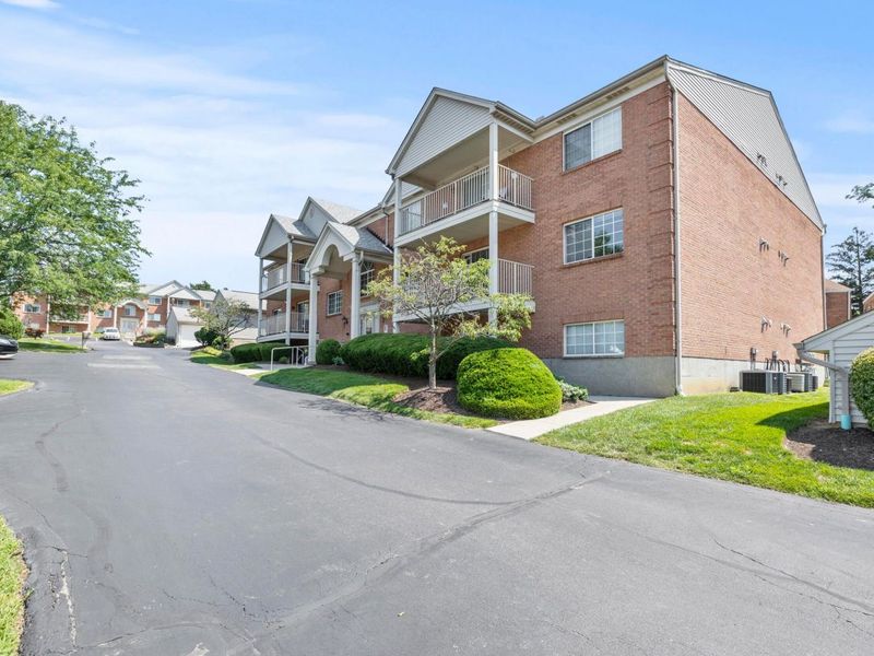 5765 Cheviot Road, Unit 5-2D, Cincinnati, OH 45247 Photo 2