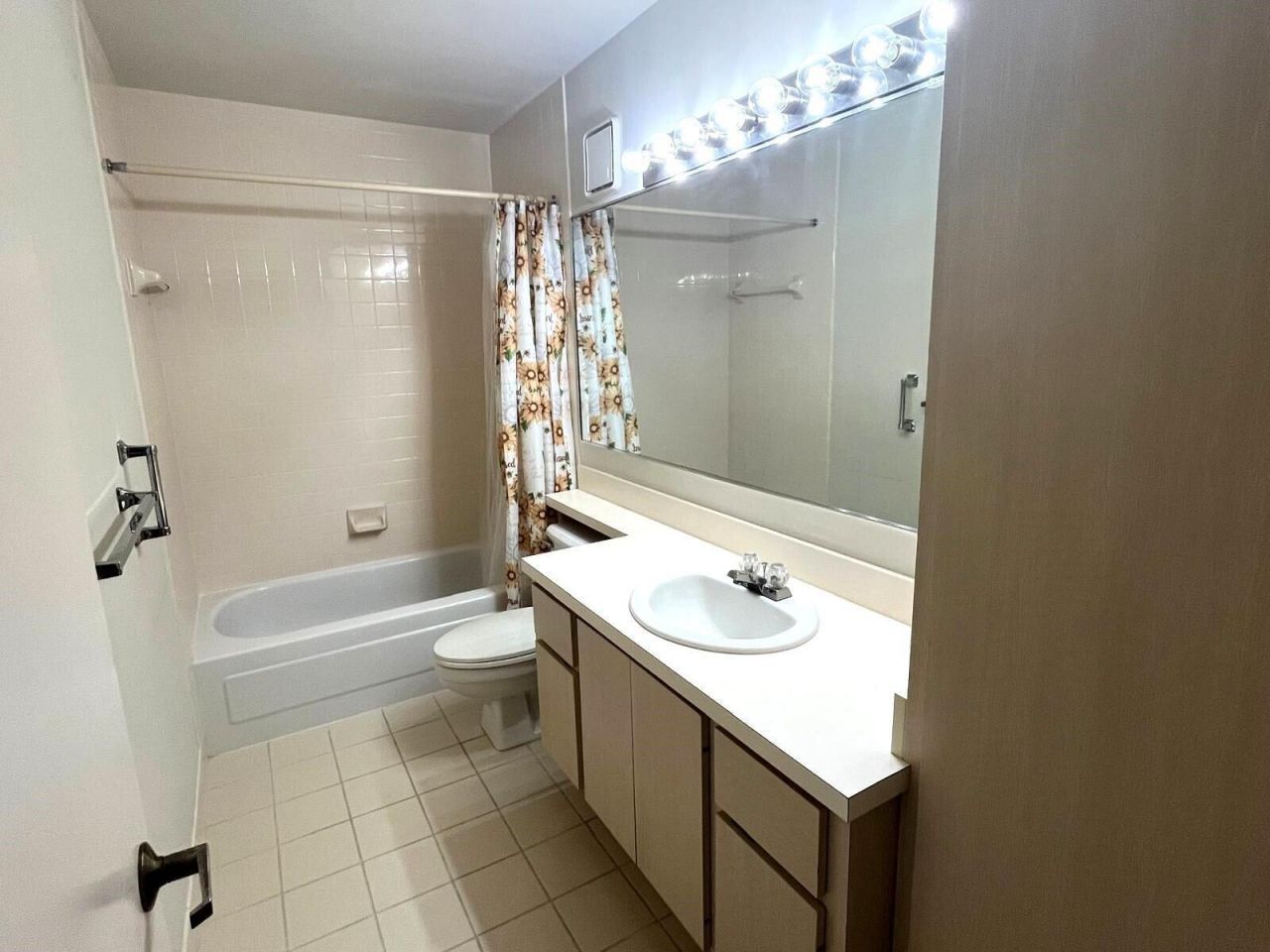 7 Amherst Court, Unit Apt A, Royal Palm Beach, FL 33411 Photo