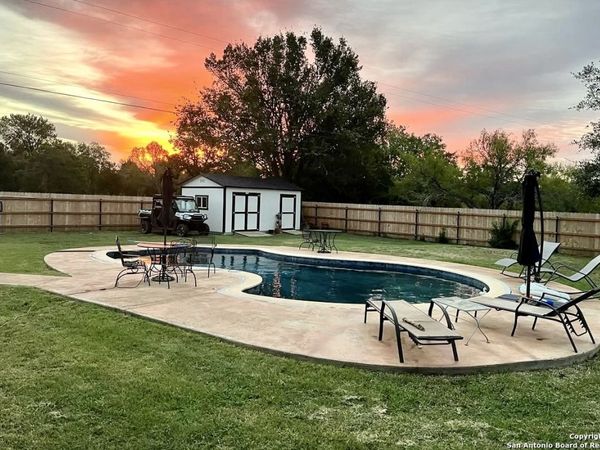 175 columbus, McDade, TX 78650