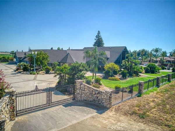 424 N De Wolf Avenue, Fresno, CA 93737