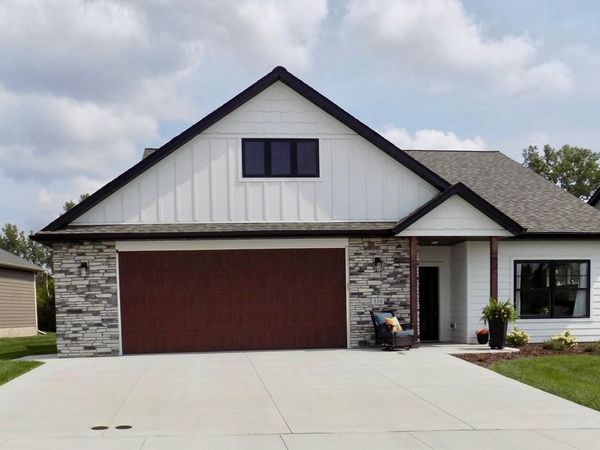 510 Kodiak Drive NW, Stewartville, MN 55976