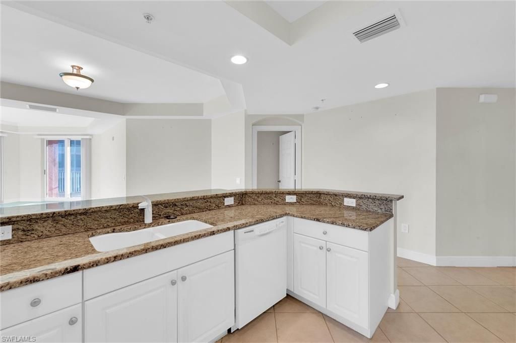 2745 1st St, Unit 405, Fort Myers, FL 33916 Photo