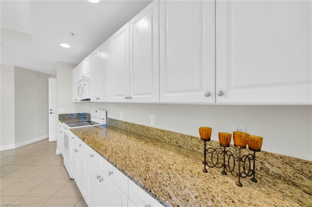 2745 1st St, Unit 405, Fort Myers, FL 33916 Photo