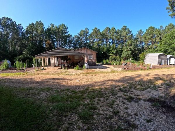 1013 Clear Creek Church Road, Columbia, MS 39429