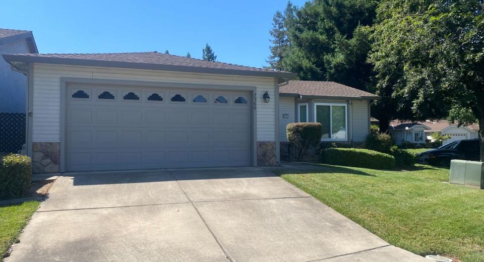 7566 Sunmore Ln, Sacramento, CA 95828 Photo