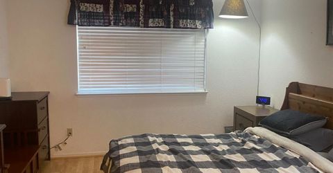 7566 Sunmore Ln, Sacramento, CA 95828 Photo