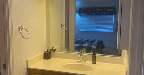 7566 Sunmore Ln, Sacramento, CA 95828 Photo