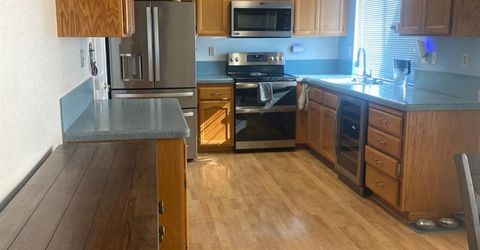 7566 Sunmore Ln, Sacramento, CA 95828 Photo