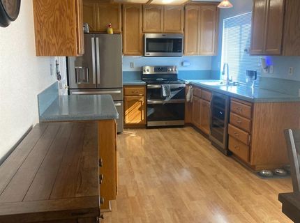 7566 Sunmore Ln, Sacramento, CA 95828 Photo