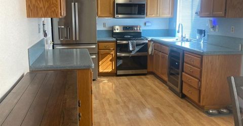 7566 Sunmore Ln, Sacramento, CA 95828 Photo