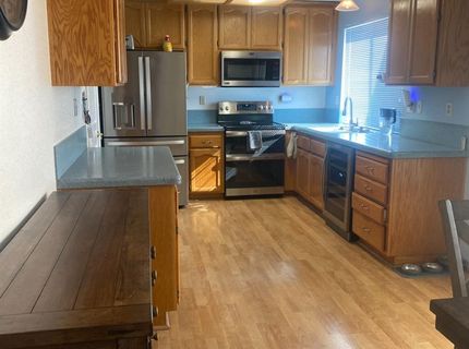 7566 Sunmore Ln, Sacramento, CA 95828 Photo