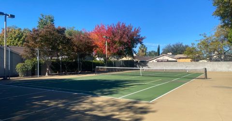 7566 Sunmore Ln, Sacramento, CA 95828 Photo