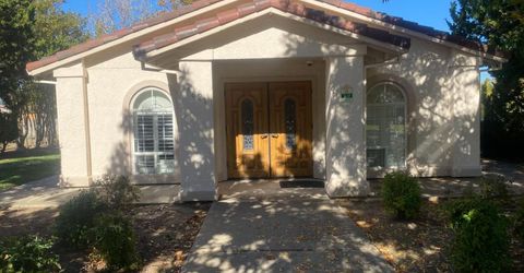 7566 Sunmore Ln, Sacramento, CA 95828 Photo