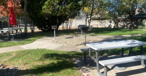 7566 Sunmore Ln, Sacramento, CA 95828 Photo