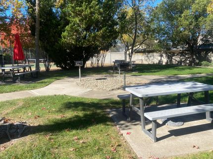 7566 Sunmore Ln, Sacramento, CA 95828 Photo