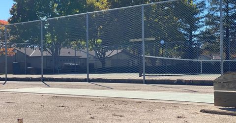 7566 Sunmore Ln, Sacramento, CA 95828 Photo