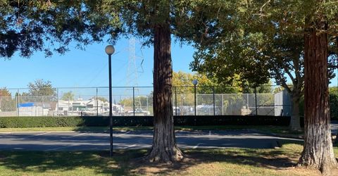 7566 Sunmore Ln, Sacramento, CA 95828 Photo