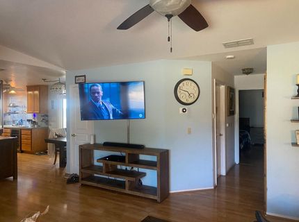 7566 Sunmore Ln, Sacramento, CA 95828 Photo